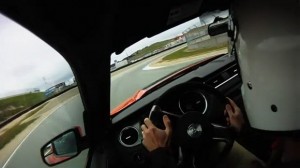 Ford Mustang Boss 302 supera el tiempo del Audi R8 en Laguna Seca