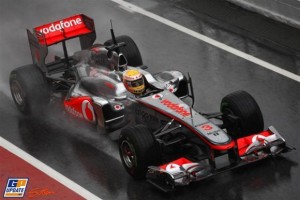 Lewis Hamilton pone el listón muy bajo