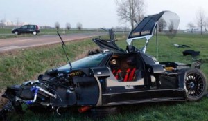 Joven de 20 años destruye un Gumpert Apollo de 300.000 euros