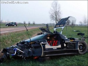 Gumpert Apollo destrozado por el hijo del dueño
