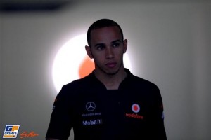 Lewis Hamilton le hace el guiño a Red Bull