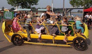 Autobús con pedales para niños