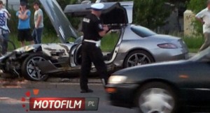 Cómo destrozar un SLS AMG con un Ford Mondeo