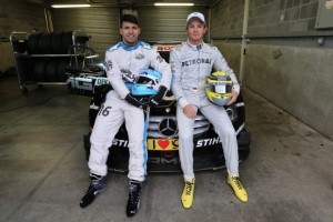Nico Rosberg enseña a Sergio Agüero quién es el mejor tras un volante