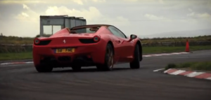 Chris Harris se sube a un Ferrari 458 Spider