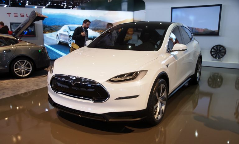 Las primeras unidades del Tesla Model X llegarán a Europa este verano