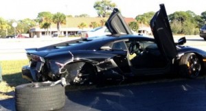 Una mujer de 79 años destroza un Lamborghini Aventador