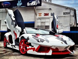 Chris Brown decora su Lamborghini Aventador
