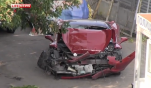 Mata a un peatón antes de estrellar su Ferrari contra un Mercedes Clase S
