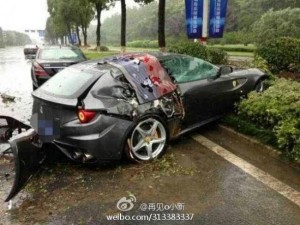 Destrozan un Ferrari FF en China