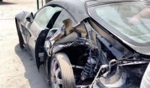 Destrozan un Ferrari F12berlinetta en Dubai