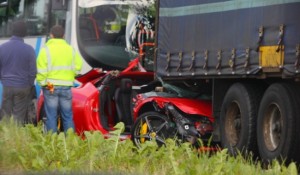 Destruye un Ferrari 458 Italia tras conducirlo durante 2 horas