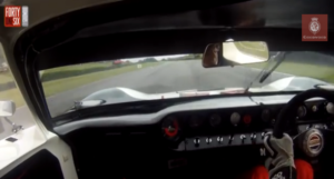 Kenny Brack nos muestra cómo se debe pilotar un Ford GT40