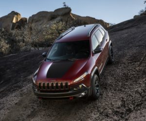 Jeep no ha iniciado aún la comercialización del Cherokee debido a problemas con el cambio