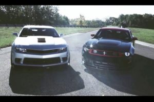 Chevrolet enfrenta al Camaro Z/28 contra el Mustang Laguna Seca
