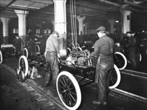 La cadena de producción de coches cumple 100 años