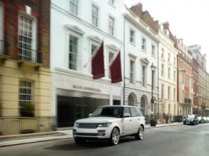Land Rover lanza en España el Range Rover LWB