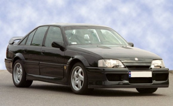 Lotus Omega: una berlina de 4 puertas que alcanzaba los 283 km/h a finales de los ’80