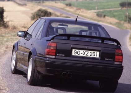 Lotus Omega: una berlina de 4 puertas que cogía los 283 km/h 4