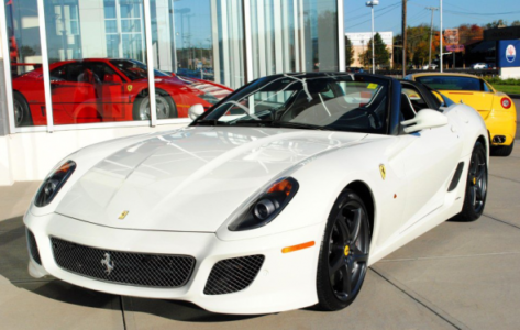A la venta un exclusivo Ferrari 599 SA Aperta de color blanco 1