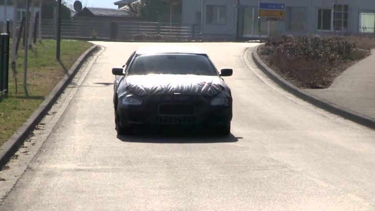 2014 Maserati Quattroporte, cazado en vídeo