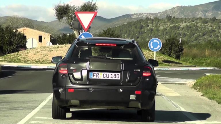 Mercedes GLA, cazado en movimiento