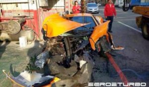 Destrozan un McLaren MP4-12C en Taiwán