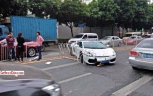 Destrozan un Lamborghini Gallardo LP550-2 Valentino Balboni en China