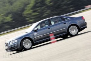 Audi A8l con el comportamiento de Elise, Golf GTI o Clase E