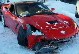 Nieve y un Corvette C7 Stingray, una mezcla no muy buena