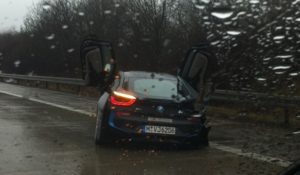 Aparece destrozado el primer BMW i8 en Alemania