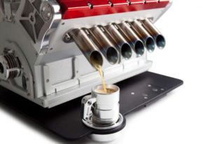 Te presentamos la cafetera V12: Sólo para bolsillos abultados
