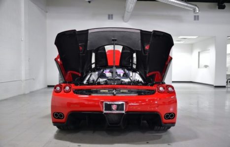 A la venta un Ferrari Enzo prácticamente a estrenar 2