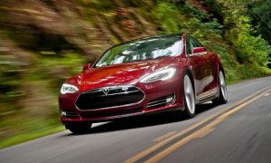 Tracción total y baterías de mayor capacidad para el Tesla Model S