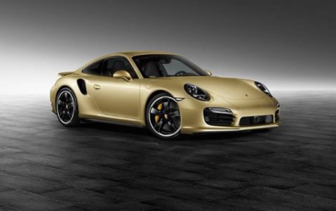 El departamento de personalización de Porsche nos muestra el 911 Turbo Lime Gold 1