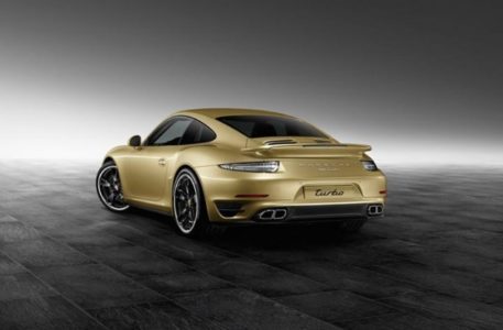 El departamento de personalización de Porsche nos muestra el 911 Turbo Lime Gold 3