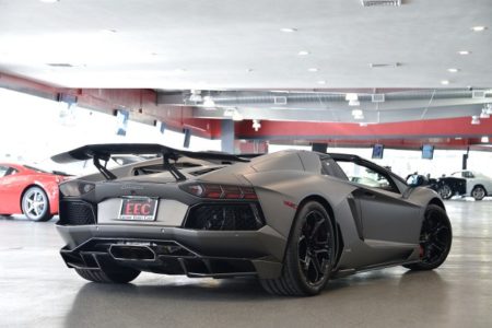 A la venta un Lamborghini Aventador Roadster modificado por Liberty Walk 3