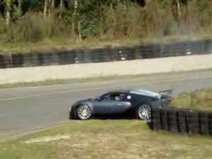 Los peligros de hacer el cabra con un Bugatti Veyron en manos inexpertas