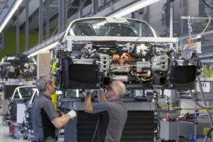 Los trabajadores de Porsche recibirán una paga extra de 8.200 euros