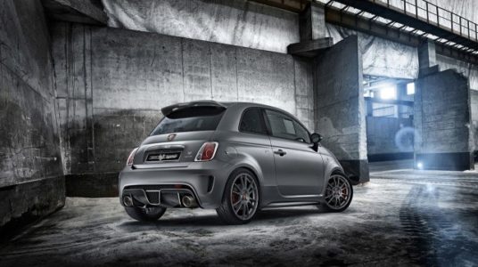 Abarth 695 Biposto: Espíritu racing de los pies a la cabeza 1