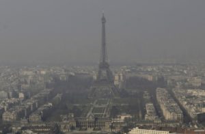 París pone coto a la contaminación: Se implanta la circulación de vehículos alterna