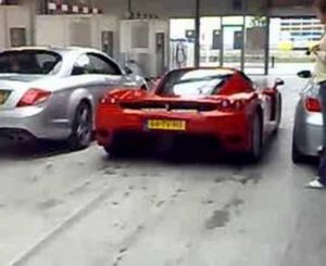 Festival de sonidos: Mercedes CL 65 AMG, Ferrari Enzo y BMW M5