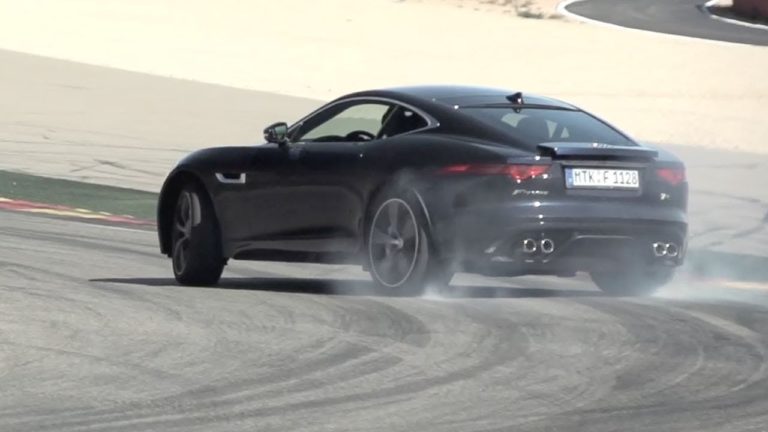 Chris Harris nos muestra de qué es capaz el Jaguar F-Type Coupe R