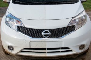 ¿Harto de lavar el coche? Nissan ya trabaja en la pintura autolimpiable