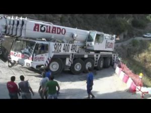 Maniobrando con 70 toneladas en el Tajo de Ronda