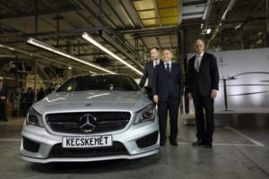Mercedes detiene la producción en su planta húngara ante un aviso de bomba