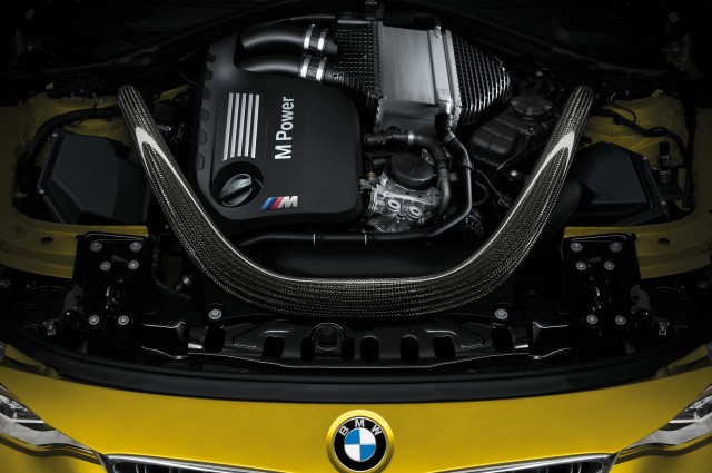 Vídeo: BMW M4 Coupé VS Mercedes Benz C63 AMG Coupé 1