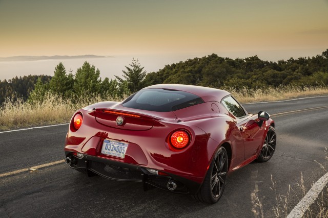 El Alfa Romeo 4C americano pesará 155 kg más y mostrará este aspecto 2