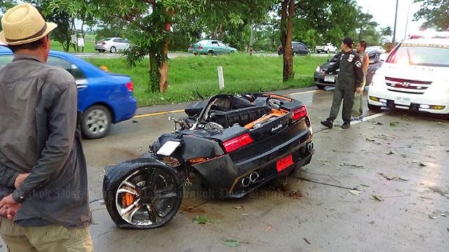 Conductor sale ileso tras partir por la mitad un Lamborghini Gallardo 2