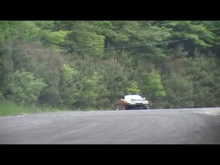 Vídeo: Lo que ocurre cuando haces drift cerca del muro